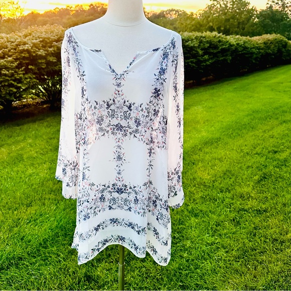 Jessica Simpson Maternity Lightweight Tunic - Picture 4 of 16